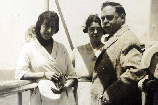 Isabel, Haydée y Melitón embarcados.